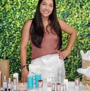 Meet your Posher, Lina